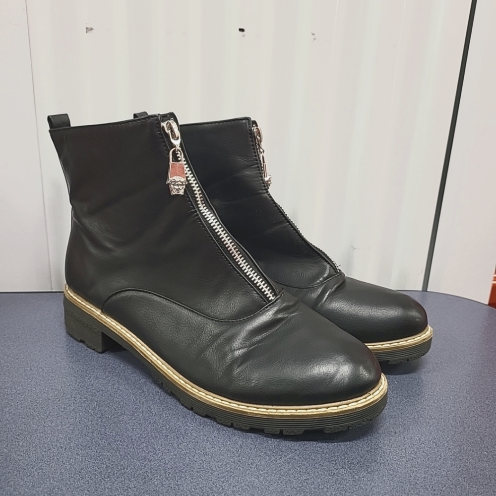 Versace Repeat Ankle Boots Zip Up Size 8, Super Soft In And Out, Black